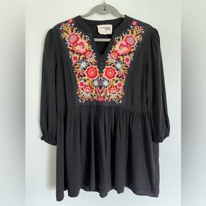 Savanna Jane Embroidered Floral Blouse Size Medium